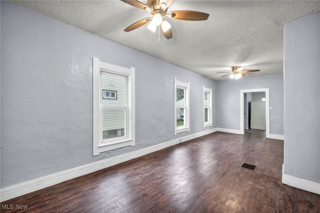 1311 W Erie, Lorain, OH 44052