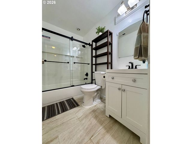 5590 Sw MURRAY Blvd, Beaverton, OR 97005