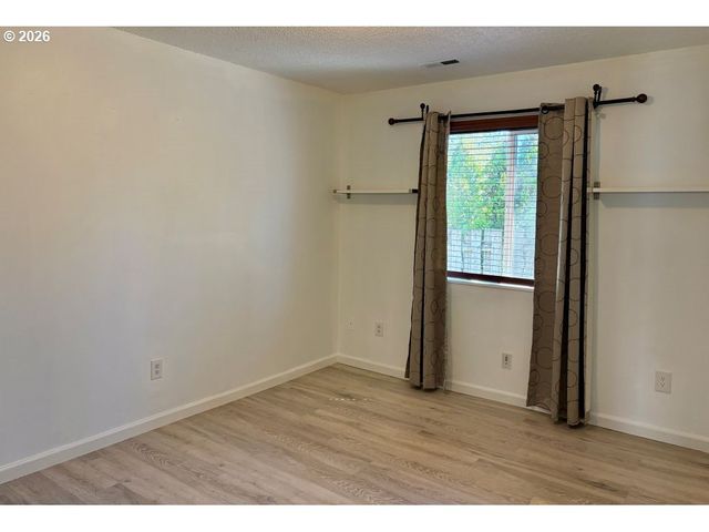 5590 Sw MURRAY Blvd, Beaverton, OR 97005