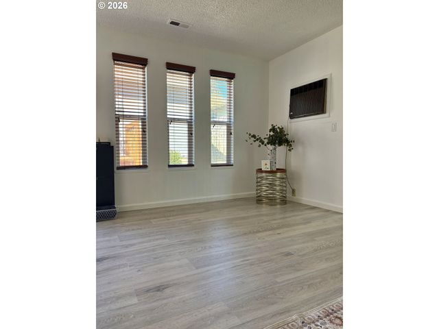 5590 Sw MURRAY Blvd, Beaverton, OR 97005