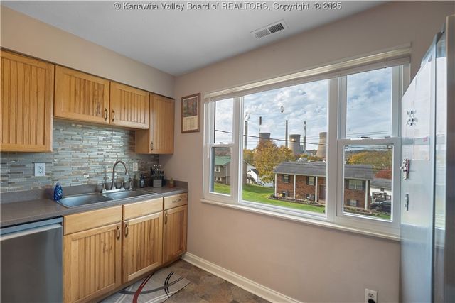 47 Jannette Drive, Poca, WV 25159