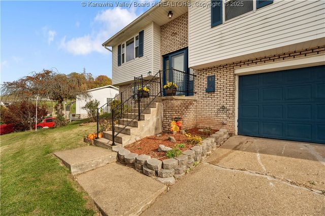 47 Jannette Drive, Poca, WV 25159