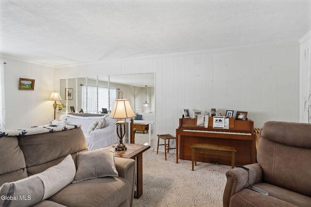 4 Dahlem Boulevard, Schenectady, NY 12309