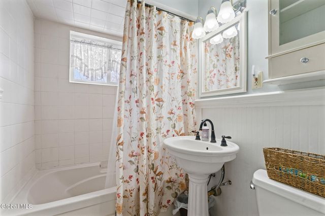 4 Dahlem Boulevard, Schenectady, NY 12309