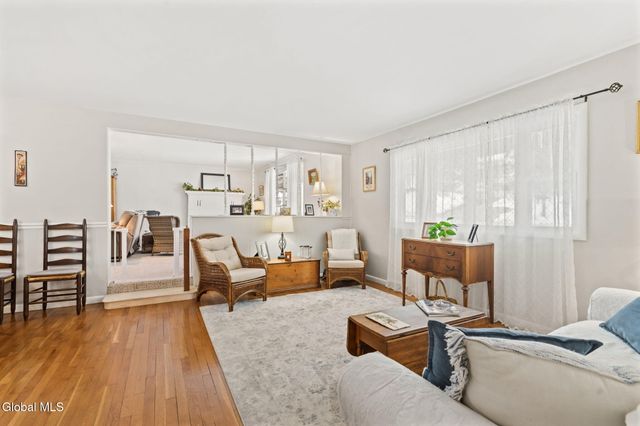 4 Dahlem Boulevard, Schenectady, NY 12309