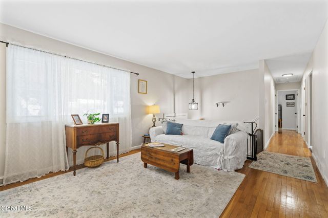 4 Dahlem Boulevard, Schenectady, NY 12309