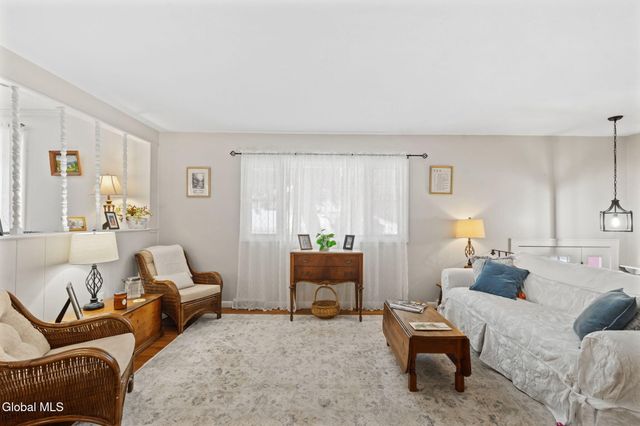 4 Dahlem Boulevard, Schenectady, NY 12309