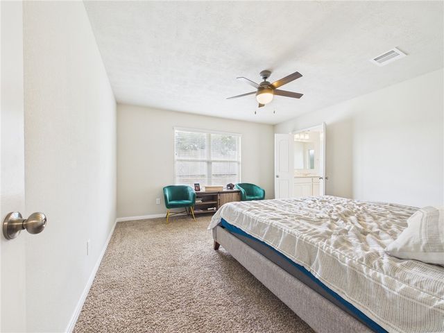 2729 Porters Way, Bryan, TX 77803