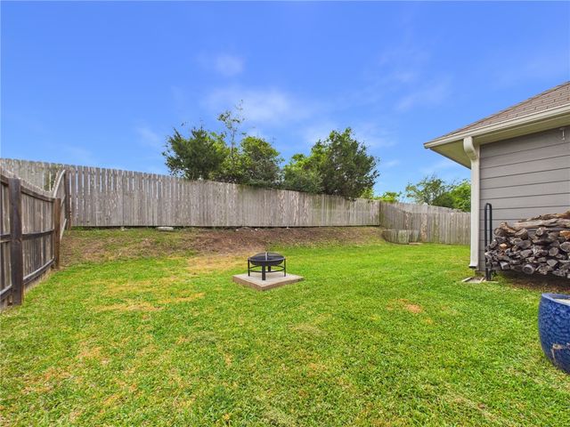 2729 Porters Way, Bryan, TX 77803