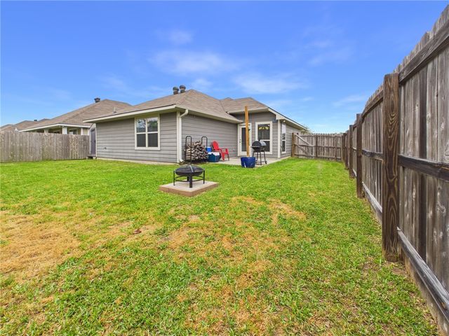 2729 Porters Way, Bryan, TX 77803