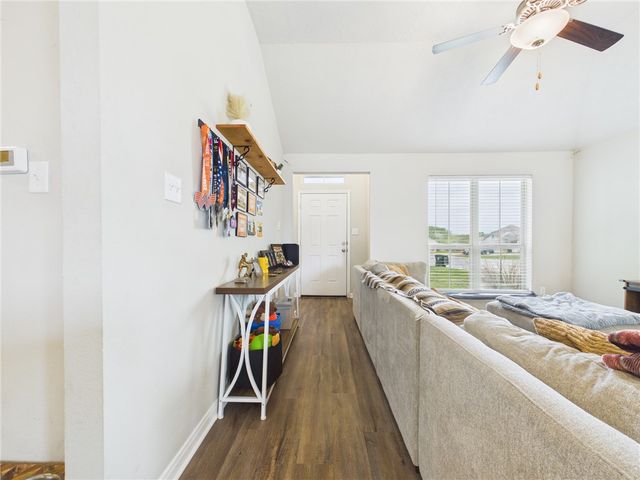 2729 Porters Way, Bryan, TX 77803