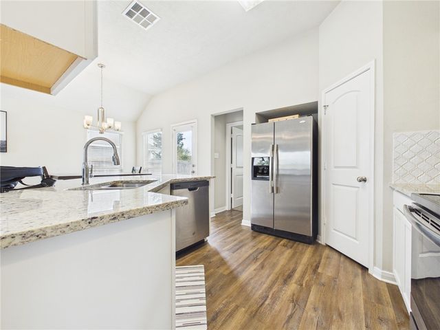 2729 Porters Way, Bryan, TX 77803