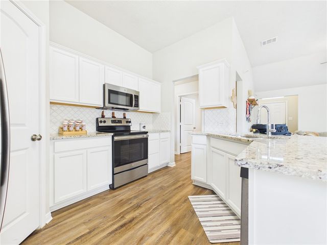 2729 Porters Way, Bryan, TX 77803