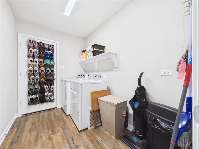 2729 Porters Way, Bryan, TX 77803