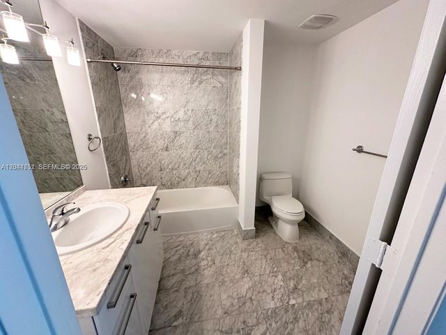 253 NE 2nd St 215, Miami, FL 33132
