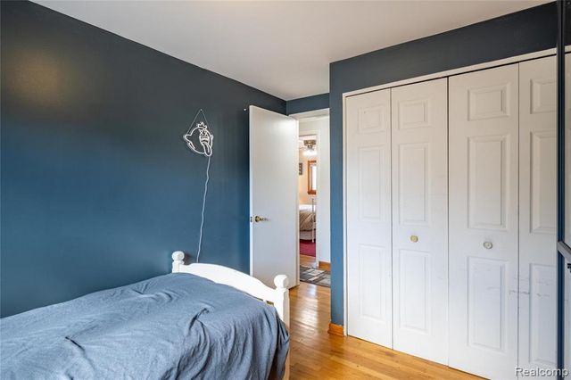 908 W Elmwood Avenue, Clawson, MI 48017