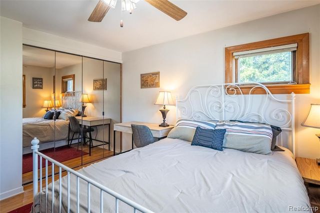 908 W Elmwood Avenue, Clawson, MI 48017