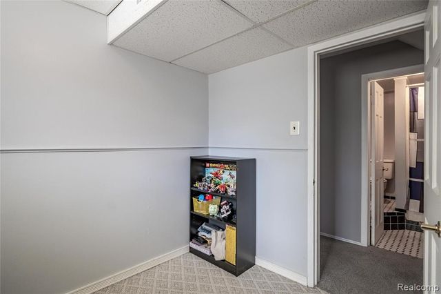 908 W Elmwood Avenue, Clawson, MI 48017