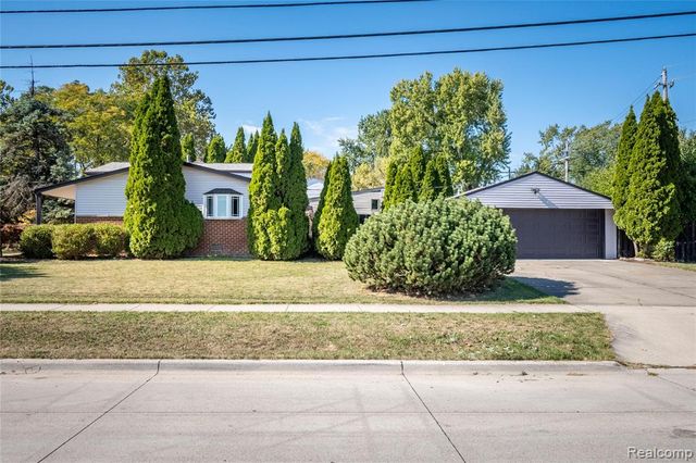 908 W Elmwood Avenue, Clawson, MI 48017