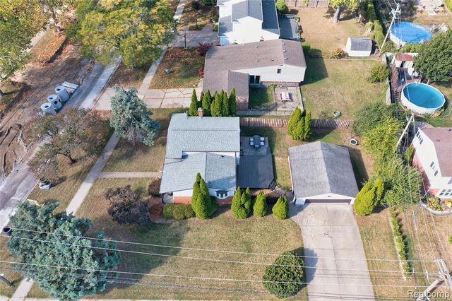 908 W Elmwood Avenue, Clawson, MI 48017