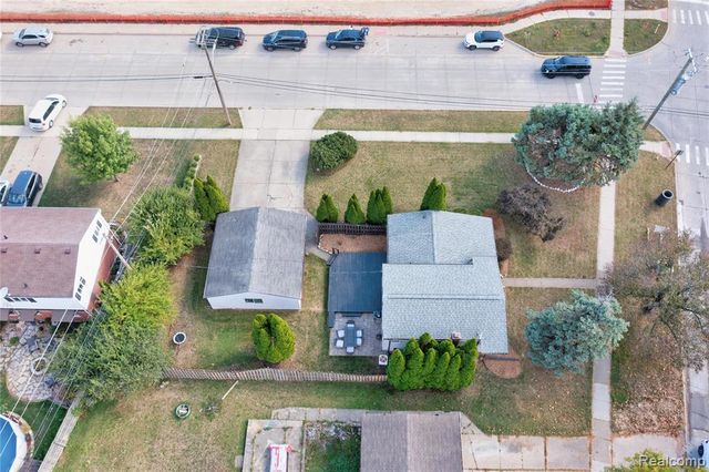 908 W Elmwood Avenue, Clawson, MI 48017