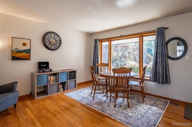 908 W Elmwood Avenue, Clawson, MI 48017