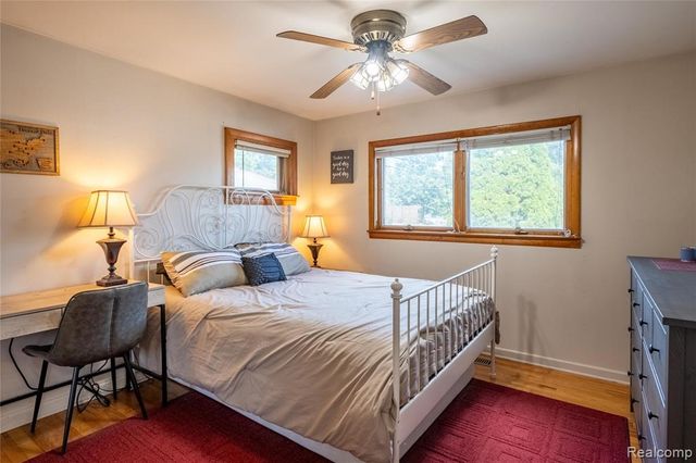 908 W Elmwood Avenue, Clawson, MI 48017