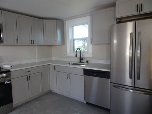 26 Hobson St, Methuen, MA 01844