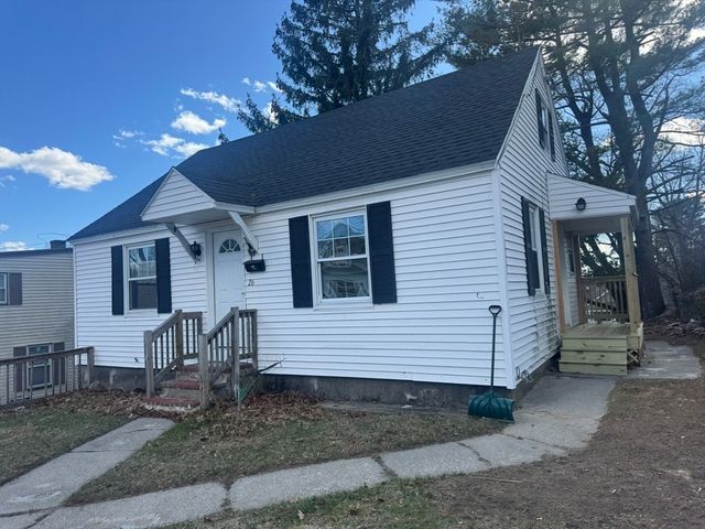 26 Hobson St, Methuen, MA 01844