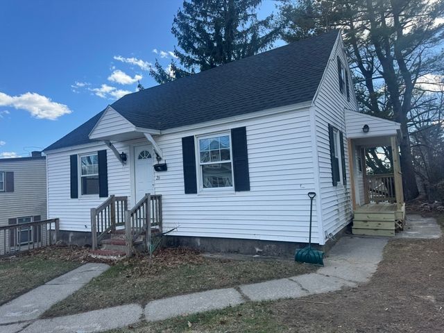 26 Hobson St, Methuen, MA 01844