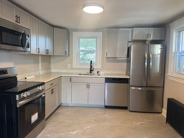 26 Hobson St, Methuen, MA 01844