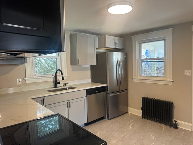 26 Hobson St, Methuen, MA 01844