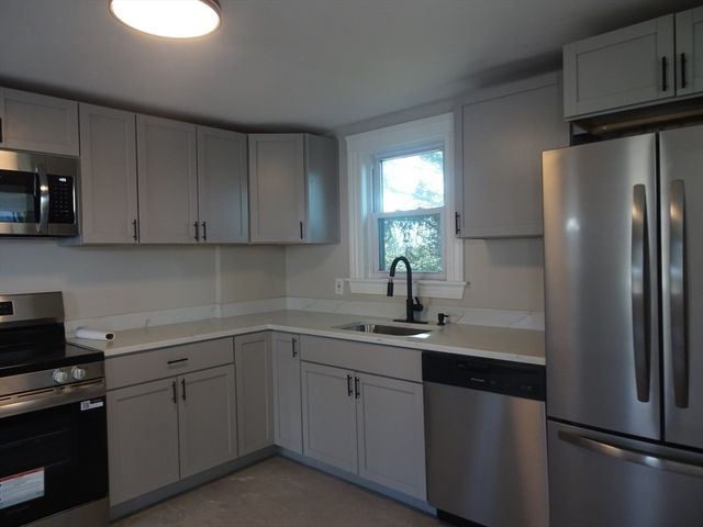 26 Hobson St, Methuen, MA 01844