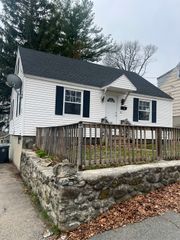 26 Hobson St, Methuen, MA 01844