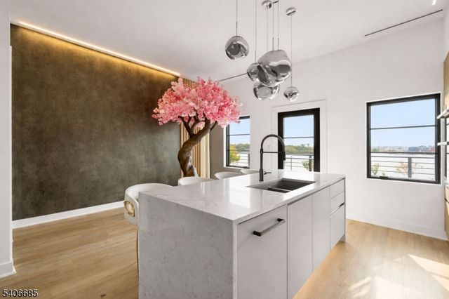 6 Harbor Front Ter 6, Elizabeth City, NJ 07206