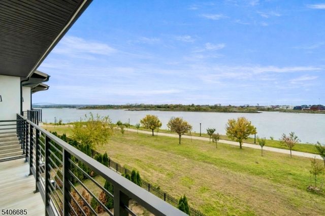 6 Harbor Front Ter 6, Elizabeth City, NJ 07206