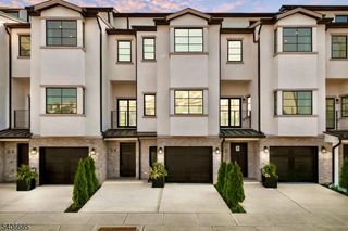 6 Harbor Front Ter 6, Elizabeth City, NJ 07206