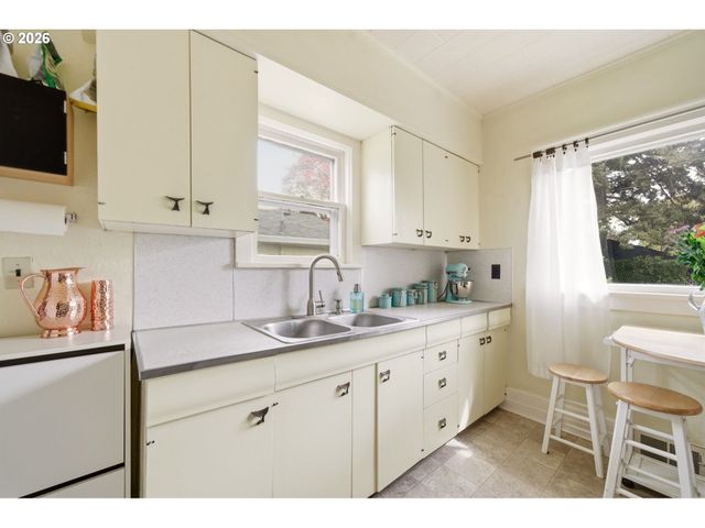 7135 Se GLADSTONE St, Portland, OR 97206