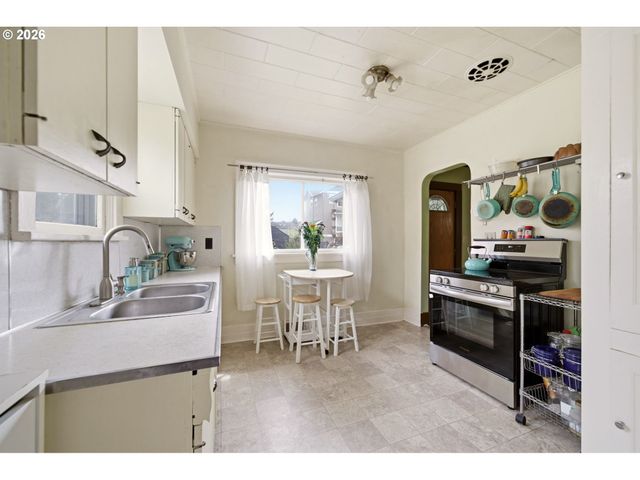 7135 Se GLADSTONE St, Portland, OR 97206