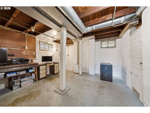 7135 Se GLADSTONE St, Portland, OR 97206