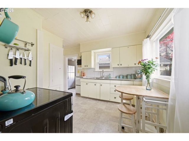 7135 Se GLADSTONE St, Portland, OR 97206