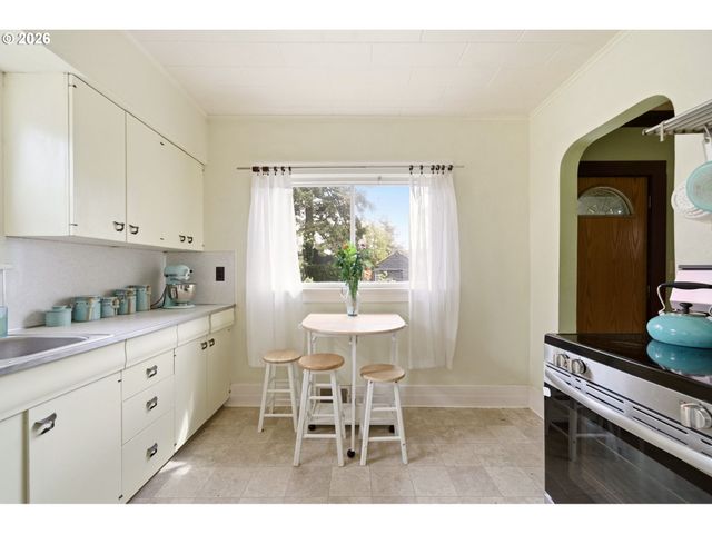 7135 Se GLADSTONE St, Portland, OR 97206