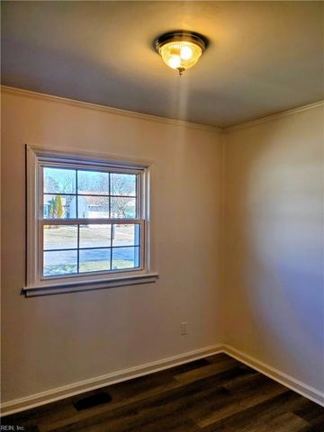 307 Dover RD, Hampton, VA 23666