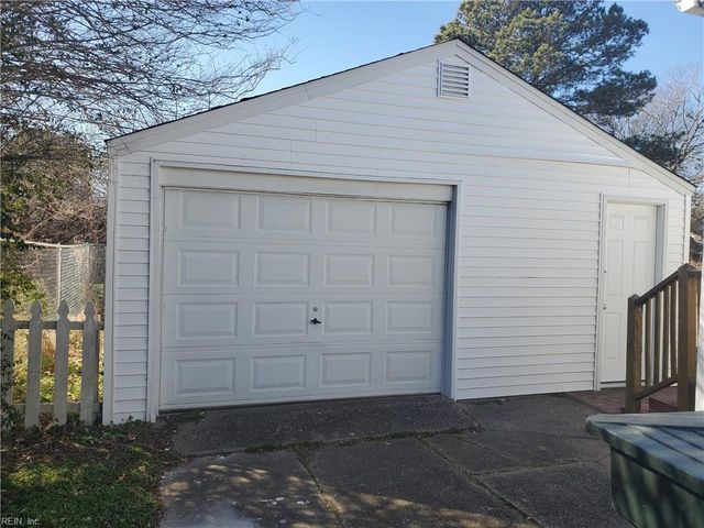 307 Dover RD, Hampton, VA 23666