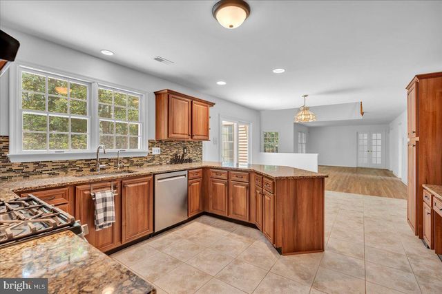 32 CONSTITUTION DR, Southampton, NJ 08088
