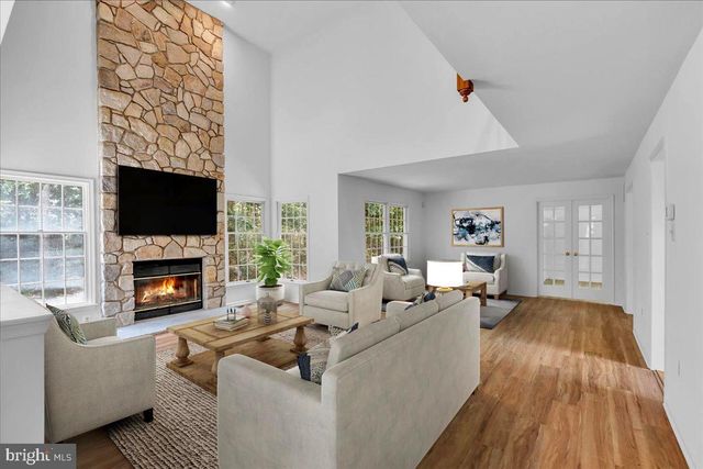32 CONSTITUTION DR, Southampton, NJ 08088