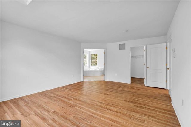 32 CONSTITUTION DR, Southampton, NJ 08088