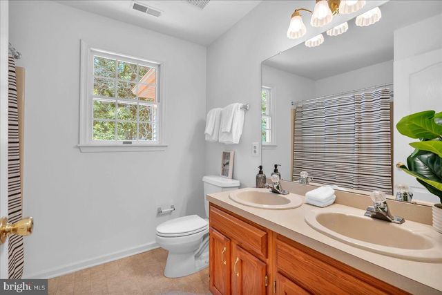 32 CONSTITUTION DR, Southampton, NJ 08088
