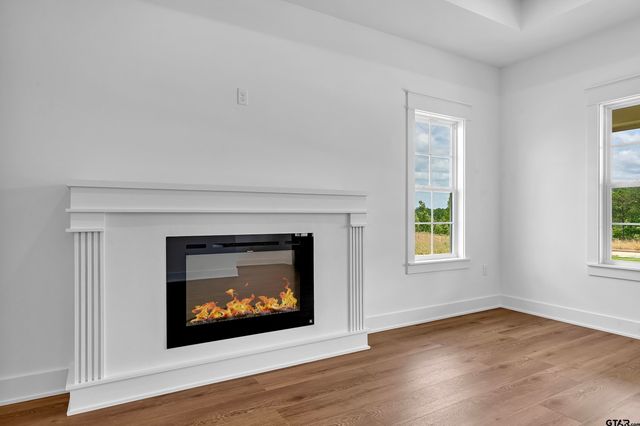 470 E Cupit Way, Gladewater, TX 75647