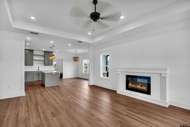 470 E Cupit Way, Gladewater, TX 75647